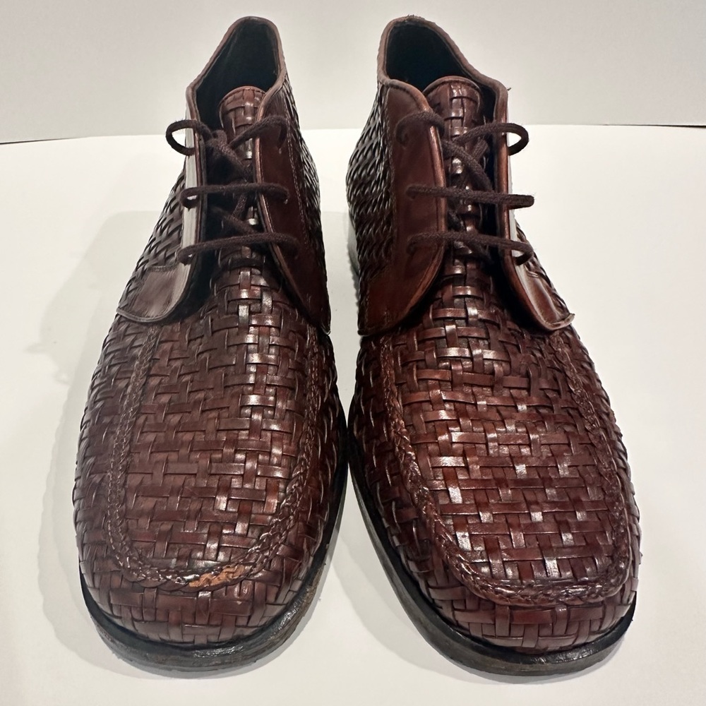 Vintage Cole Haan Women’s 6 1/2 shoes. Cognac Leather. Ankle Booties